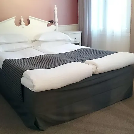 Elite Savoy Hotell 4*